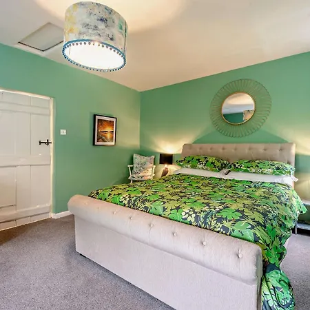 2 Bed In 94582 Holiday home *